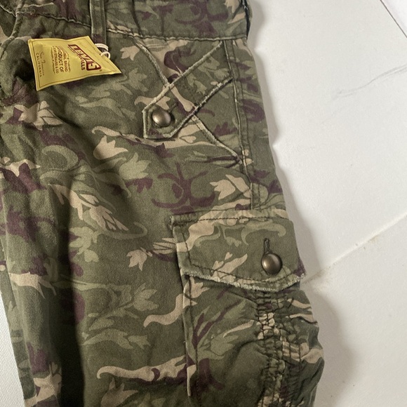 NWT & Vintage Levi’s Camouflage Tab Twills Capri Length Pants - Picture 7 of 11
